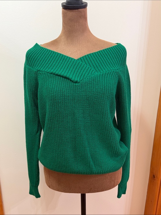 Boston Proper Sweaters - Boston Proper. V Neck Emerald Green Women's Sweater. NWOT. Size S.